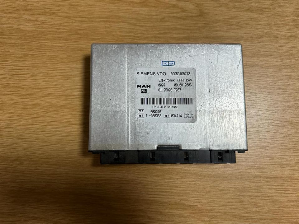 MAN SIEMENS VDO ELEKTRONIK FFR Steuergerät 81.25805.7057 - Блок управления для Грузовиков: фото 1 MAN SIEMENS VDO ELEKTRONIK FFR Steuergerät 81.25805.7057 - Блок управления для Грузовиков: фото 1