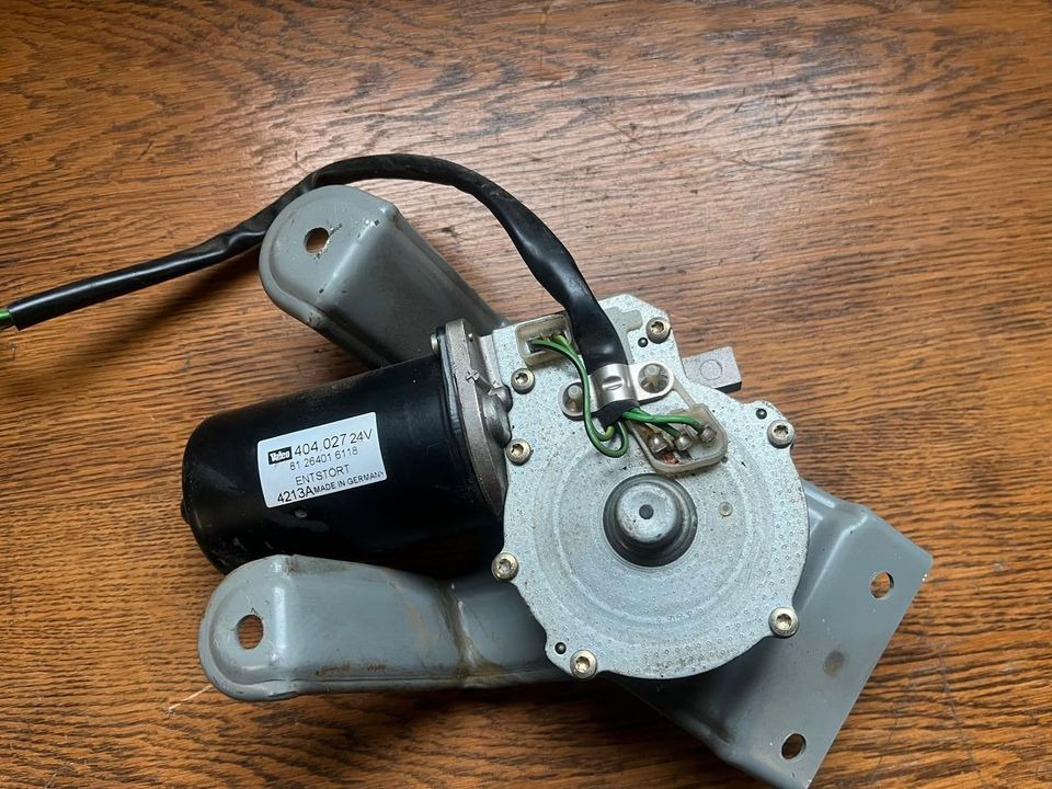 MAN Scheibenwischermotor Valeo 404.027 24V 81264016118 - Щетка стеклоочистителя для Грузовиков: фото 1 MAN Scheibenwischermotor Valeo 404.027 24V 81264016118 - Щетка стеклоочистителя для Грузовиков: фото 1