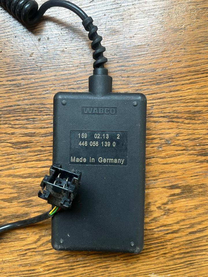 MAN WABCO Bediengerät Fernbedienung Luftfederung 4460561390 - Воздушная подвеска для Грузовиков: фото 2 MAN WABCO Bediengerät Fernbedienung Luftfederung 4460561390 - Воздушная подвеска для Грузовиков: фото 2