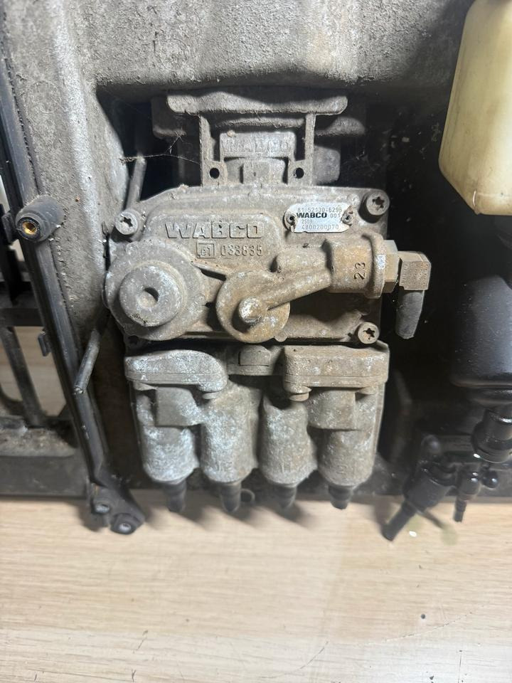 MAN WABCO Fußbremsventil 4800200070 81.52130-6295 - Детали тормозной системы для Грузовиков: фото 2 MAN WABCO Fußbremsventil 4800200070 81.52130-6295 - Детали тормозной системы для Грузовиков: фото 2