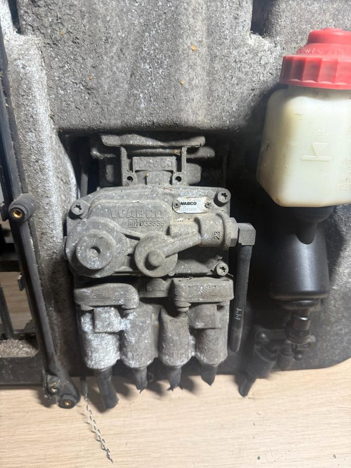 MAN WABCO Fußbremsventil 4800200090 - Детали тормозной системы для Грузовиков: фото 2 MAN WABCO Fußbremsventil 4800200090 - Детали тормозной системы для Грузовиков: фото 2