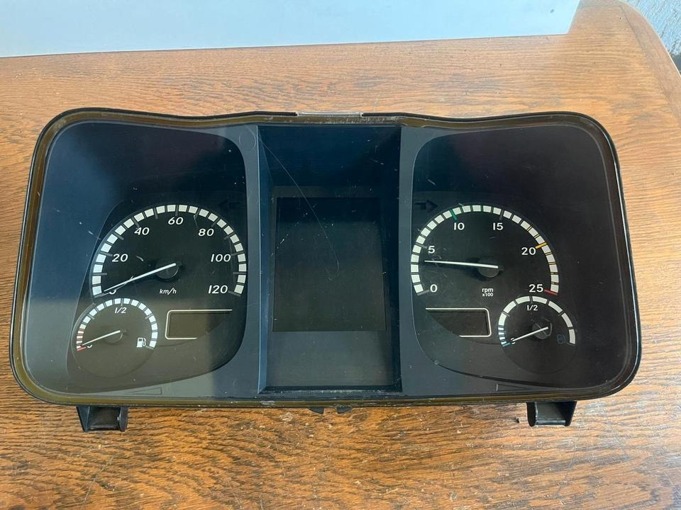 Mercedes Benz Actros MP4 Kombiinstrument / Tacho A0094460021 - Приборная панель для Грузовиков: фото 2 Mercedes Benz Actros MP4 Kombiinstrument / Tacho A0094460021 - Приборная панель для Грузовиков: фото 2