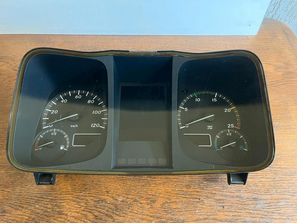 Mercedes Benz Actros MP4 Kombiinstrument / Tacho A9614467021 - Приборная панель для Грузовиков: фото 2 Mercedes Benz Actros MP4 Kombiinstrument / Tacho A9614467021 - Приборная панель для Грузовиков: фото 2