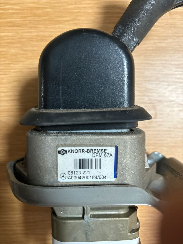 Mercedes KNORR-BREMSE Bremsventil Handbremsventil A0004200184 - Рычаг переключения передач для Грузовиков: фото 3 Mercedes KNORR-BREMSE Bremsventil Handbremsventil A0004200184 - Рычаг переключения передач для Грузовиков: фото 3