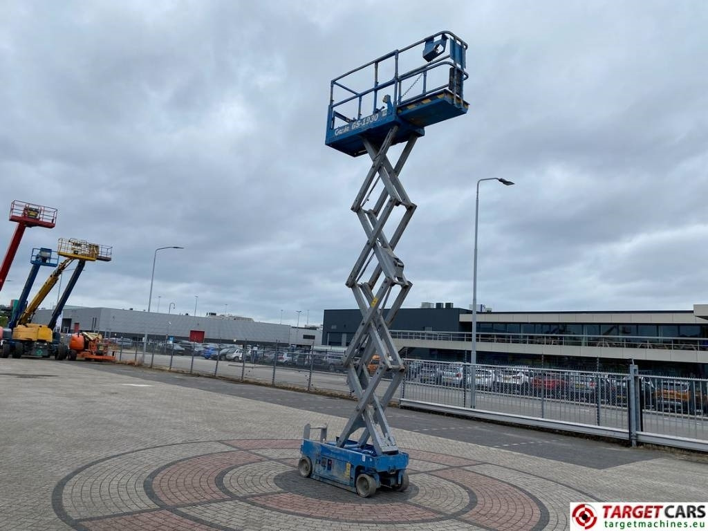 Genie GS-1932 Electric Scissor Work Lift 779cm - Ножничный подъемник: фото 5 Genie GS-1932 Electric Scissor Work Lift 779cm - Ножничный подъемник: фото 5