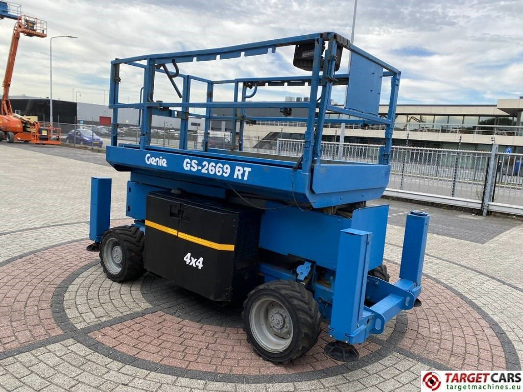 Genie GS-2669RT Diesel 4x4 Scissor Work Lift 1000cm  - Ножничный подъемник: фото 2 Genie GS-2669RT Diesel 4x4 Scissor Work Lift 1000cm  - Ножничный подъемник: фото 2