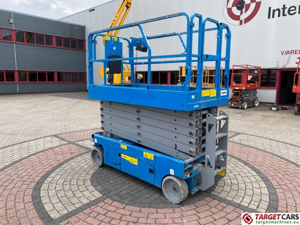 Genie GS-4047 Electric Scissor Work Lift 1389cm  - Ножничный подъемник: фото 4 Genie GS-4047 Electric Scissor Work Lift 1389cm  - Ножничный подъемник: фото 4