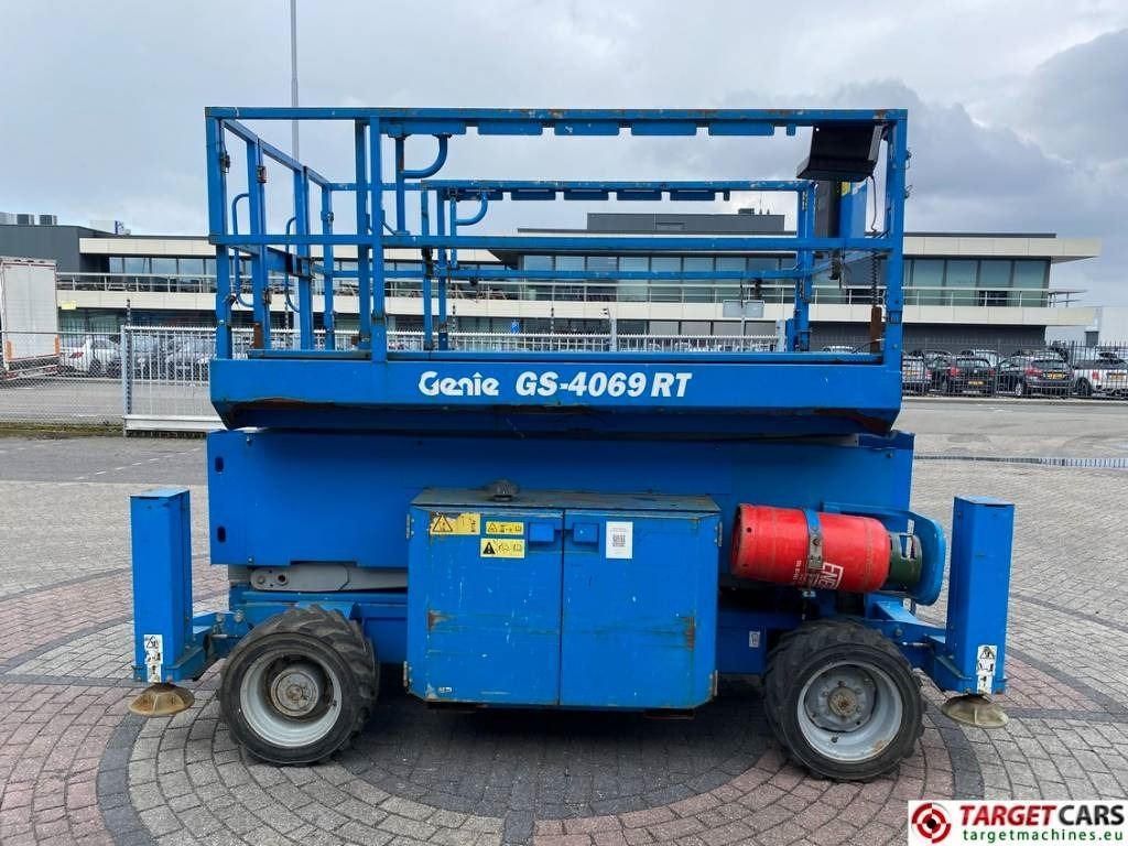 Ножничный подъемник Genie GS-4069 RT LPG 4x4 Scissor Work Lift 1412cm: фото 32 Ножничный подъемник Genie GS-4069 RT LPG 4x4 Scissor Work Lift 1412cm: фото 32