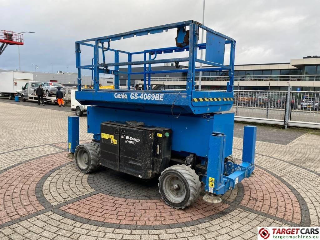 Genie GS-4069BE HyBrid Scissor Work Lift 1412cm - Ножничный подъемник: фото 2 Genie GS-4069BE HyBrid Scissor Work Lift 1412cm - Ножничный подъемник: фото 2