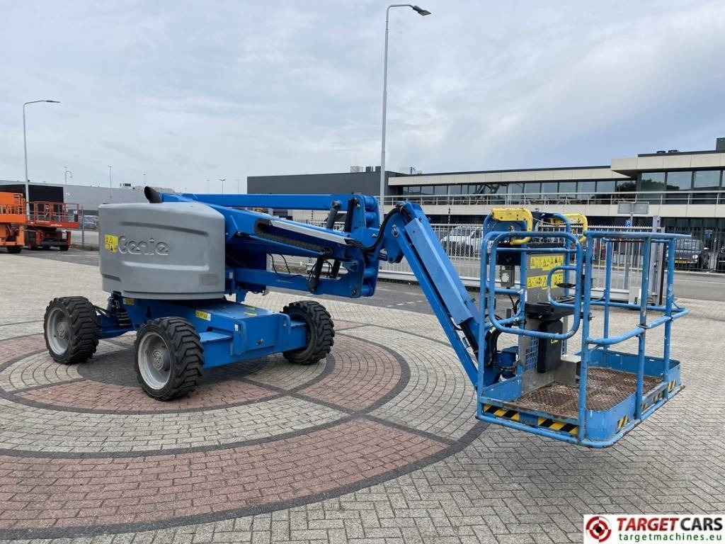 Genie Z-45/25J Diesel 4x4 Articulated Boom Lift 1605cm  - Коленчатый подъемник: фото 2 Genie Z-45/25J Diesel 4x4 Articulated Boom Lift 1605cm  - Коленчатый подъемник: фото 2
