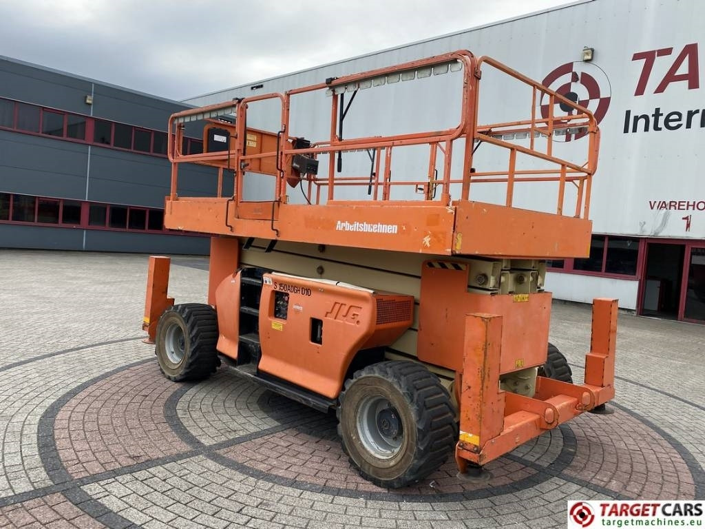 JLG 4394RT Diesel 4x4 Scissor Work Lift 1511cm - Ножничный подъемник: фото 4 JLG 4394RT Diesel 4x4 Scissor Work Lift 1511cm - Ножничный подъемник: фото 4