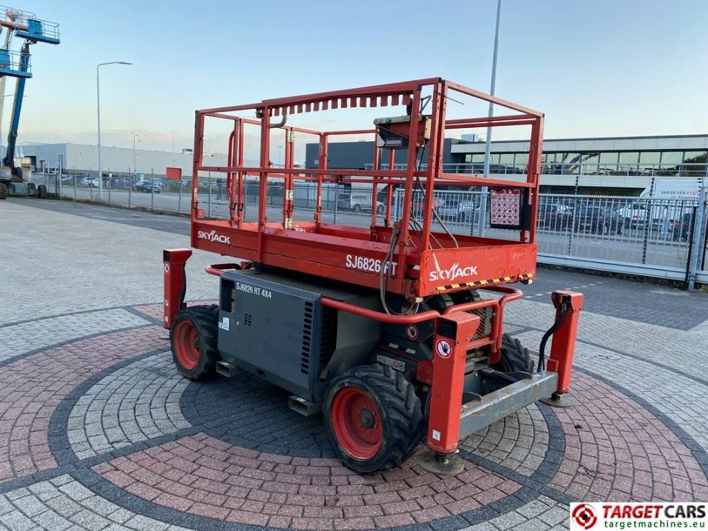 SkyJack SJ6826RT Diesel 4x4 Scissor 6826 Work Lift 992cm - Ножничный подъемник: фото 2 SkyJack SJ6826RT Diesel 4x4 Scissor 6826 Work Lift 992cm - Ножничный подъемник: фото 2