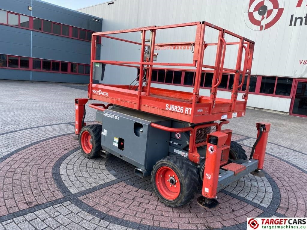 SkyJack SJ6826RT Diesel 4x4 Scissor 6826 Work Lift 992cm - Ножничный подъемник: фото 4 SkyJack SJ6826RT Diesel 4x4 Scissor 6826 Work Lift 992cm - Ножничный подъемник: фото 4
