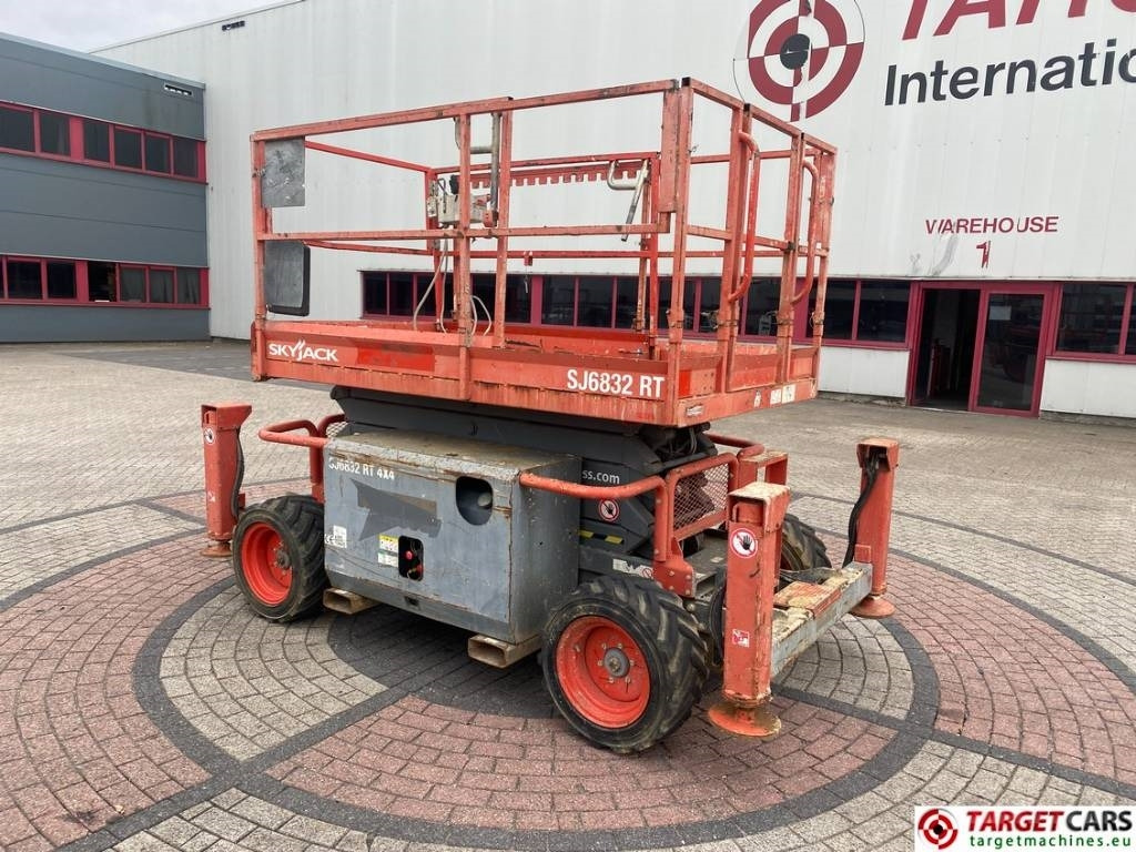 SkyJack SJ6832 RT Diesel 4x4 Scissor Work Lift 1180cm  - Ножничный подъемник: фото 4 SkyJack SJ6832 RT Diesel 4x4 Scissor Work Lift 1180cm  - Ножничный подъемник: фото 4