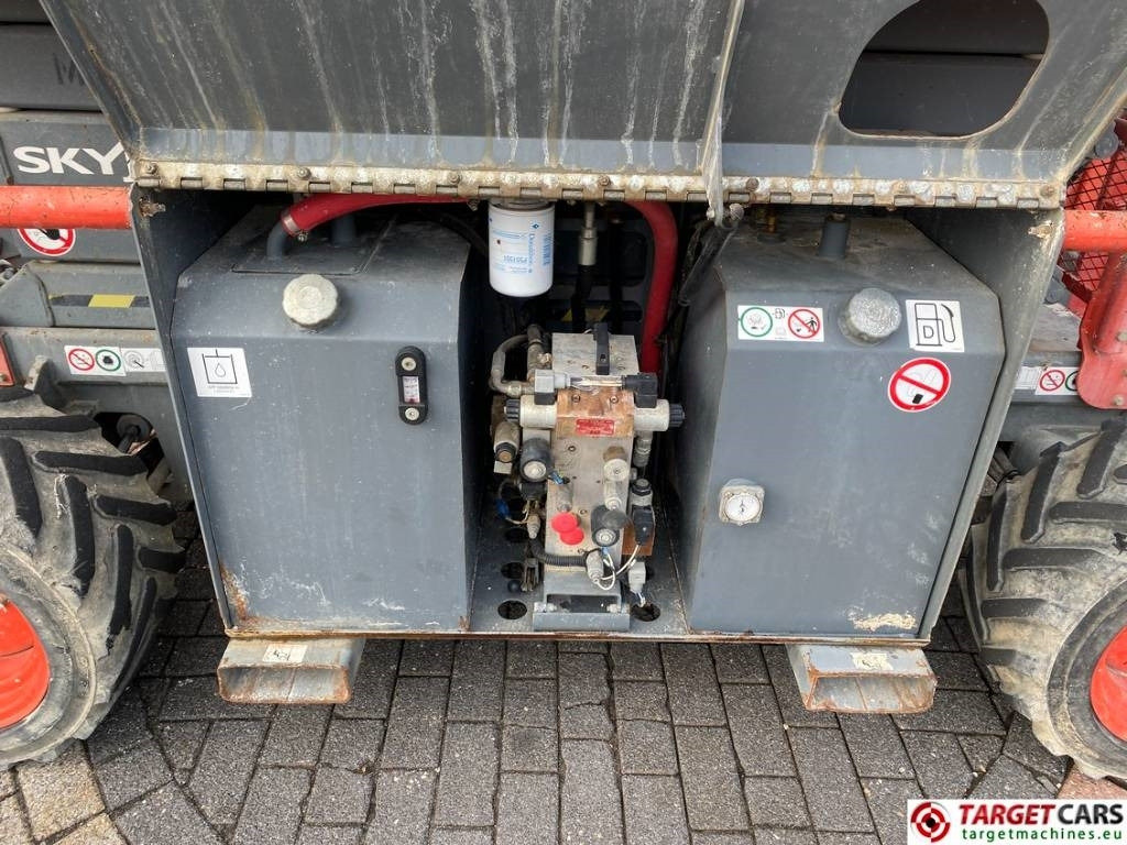 Ножничный подъемник SkyJack SJ6832 RT Diesel 4x4 Scissor Work Lift 1180cm: фото 15 Ножничный подъемник SkyJack SJ6832 RT Diesel 4x4 Scissor Work Lift 1180cm: фото 15