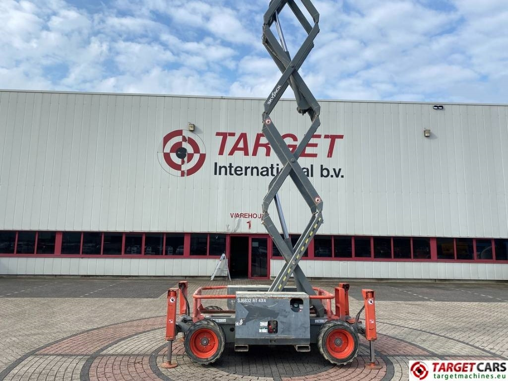 Ножничный подъемник SkyJack SJ6832 RT Diesel 4x4 Scissor Work Lift 1180cm: фото 18 Ножничный подъемник SkyJack SJ6832 RT Diesel 4x4 Scissor Work Lift 1180cm: фото 18