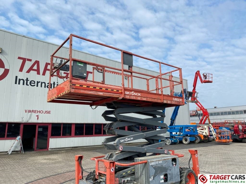 Ножничный подъемник SkyJack SJ6832 RT Diesel 4x4 Scissor Work Lift 1180cm: фото 25 Ножничный подъемник SkyJack SJ6832 RT Diesel 4x4 Scissor Work Lift 1180cm: фото 25