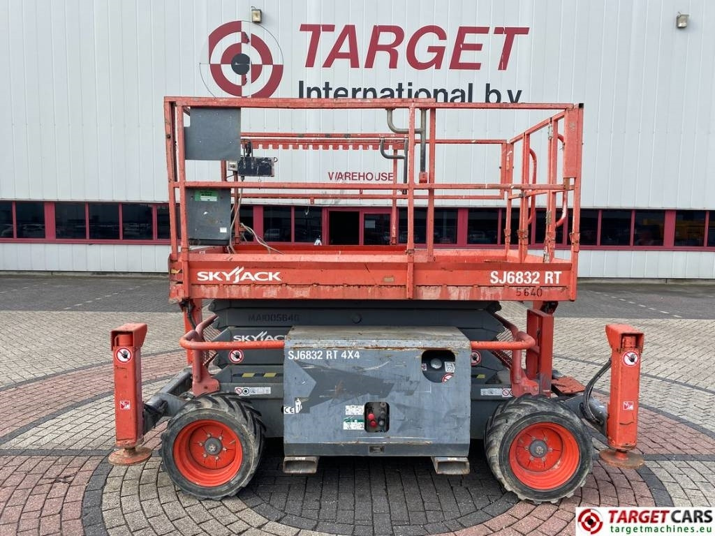 Ножничный подъемник SkyJack SJ6832 RT Diesel 4x4 Scissor Work Lift 1180cm: фото 34 Ножничный подъемник SkyJack SJ6832 RT Diesel 4x4 Scissor Work Lift 1180cm: фото 34