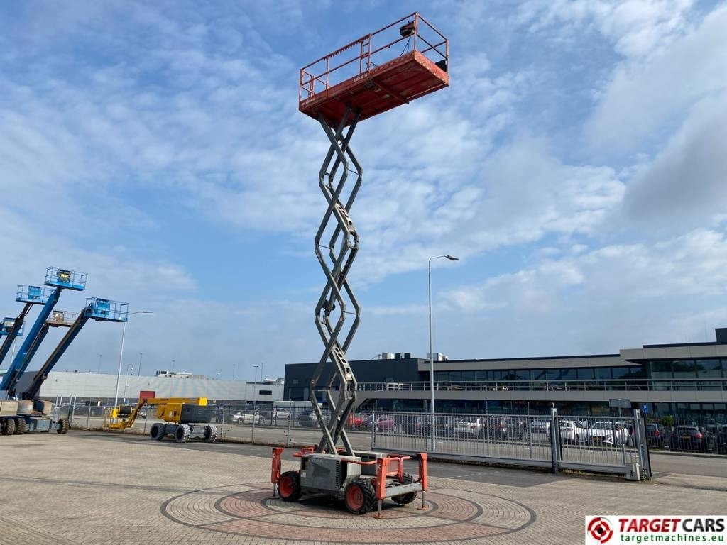 Ножничный подъемник SkyJack SJ6832 RT Diesel 4x4 Scissor Work Lift 1180cm: фото 7 Ножничный подъемник SkyJack SJ6832 RT Diesel 4x4 Scissor Work Lift 1180cm: фото 7