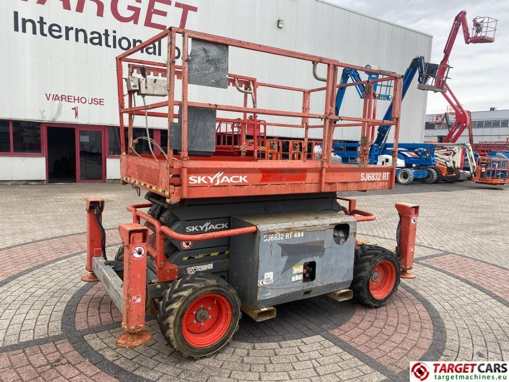 SkyJack SJ6832 RT Diesel 4x4 Scissor Work Lift 1180cm  - Ножничный подъемник: фото 1 SkyJack SJ6832 RT Diesel 4x4 Scissor Work Lift 1180cm  - Ножничный подъемник: фото 1