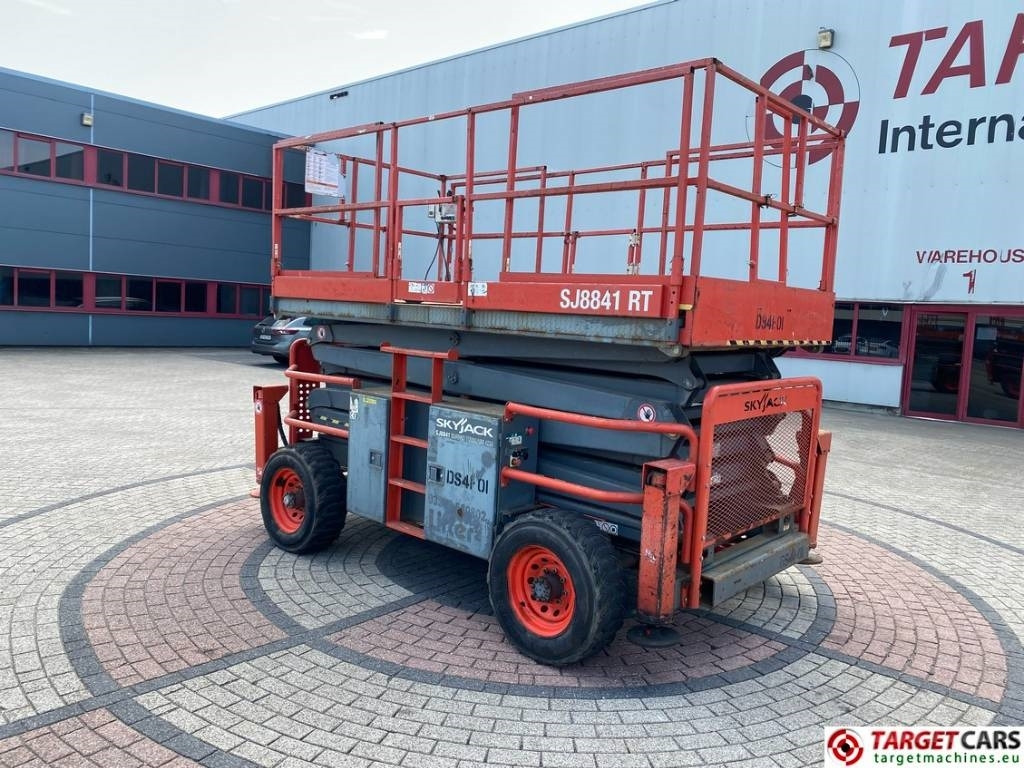 SkyJack SJ8841 RT Diesel 4x4 Scissor Work Lift 1430cm  - Ножничный подъемник: фото 4 SkyJack SJ8841 RT Diesel 4x4 Scissor Work Lift 1430cm  - Ножничный подъемник: фото 4
