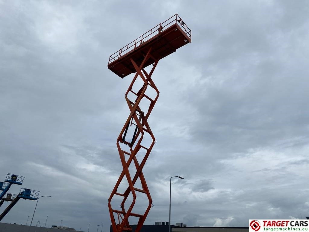 Ножничный подъемник SkyJack SJ9250 RT Diesel 4x4 Scissor Work Lift 1720cm: фото 37 Ножничный подъемник SkyJack SJ9250 RT Diesel 4x4 Scissor Work Lift 1720cm: фото 37