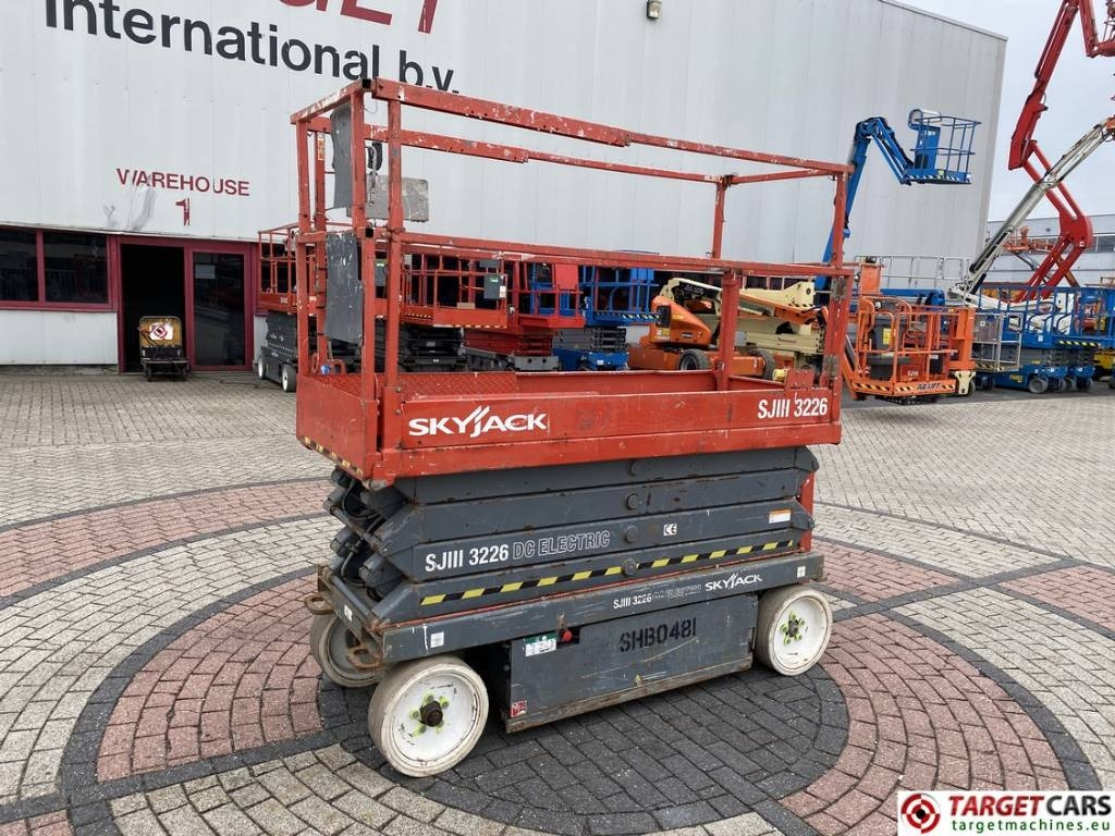 SkyJack SJIII-3226 Electric Scissor Work Lift 990cm  - Ножничный подъемник: фото 1 SkyJack SJIII-3226 Electric Scissor Work Lift 990cm  - Ножничный подъемник: фото 1
