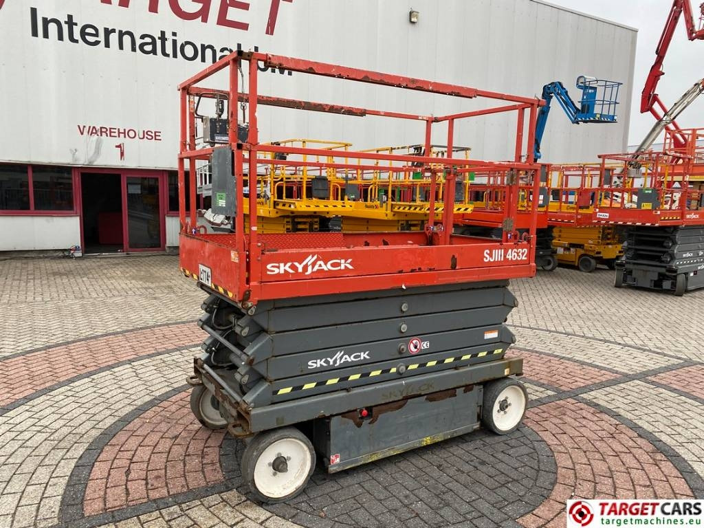 SkyJack SJIII-4632 Electric 4632 Scissor Work Lift 1170cm - Ножничный подъемник: фото 1 SkyJack SJIII-4632 Electric 4632 Scissor Work Lift 1170cm - Ножничный подъемник: фото 1