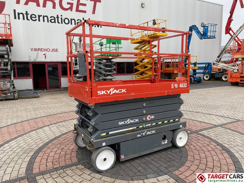 SkyJack SJIII-4632 Electric 4632 Scissor Work Lift 1170cm - Ножничный подъемник: фото 1 SkyJack SJIII-4632 Electric 4632 Scissor Work Lift 1170cm - Ножничный подъемник: фото 1
