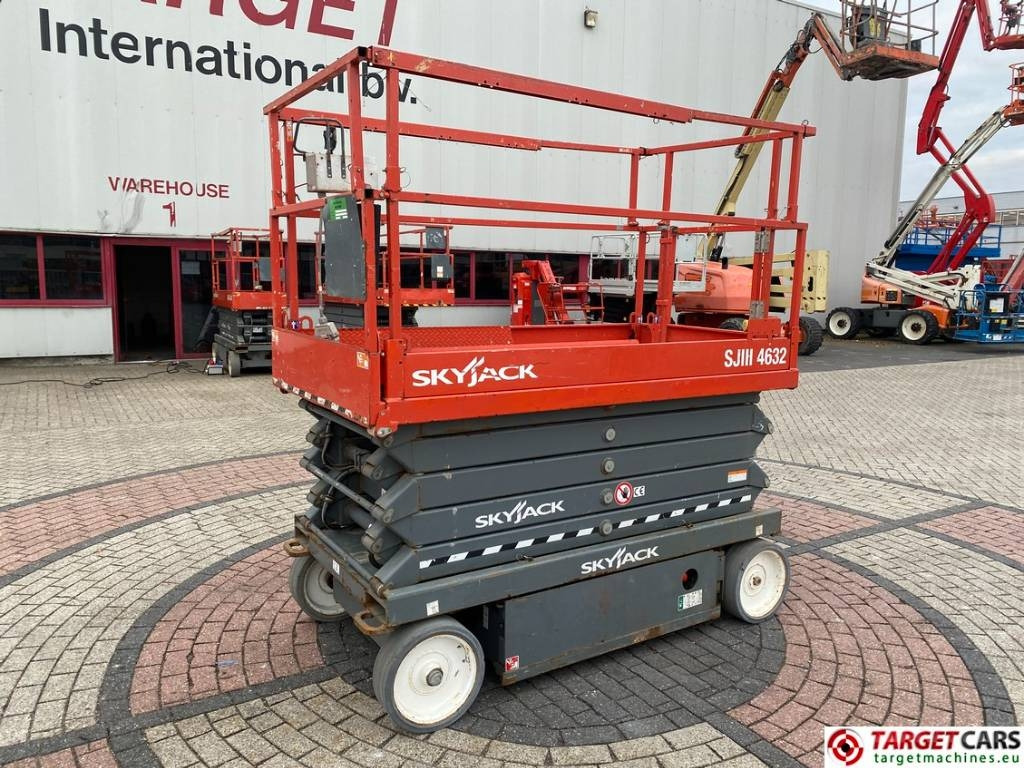 SkyJack SJIII-4632 Electric 4632 Scissor Work Lift 1170cm - Ножничный подъемник: фото 1 SkyJack SJIII-4632 Electric 4632 Scissor Work Lift 1170cm - Ножничный подъемник: фото 1
