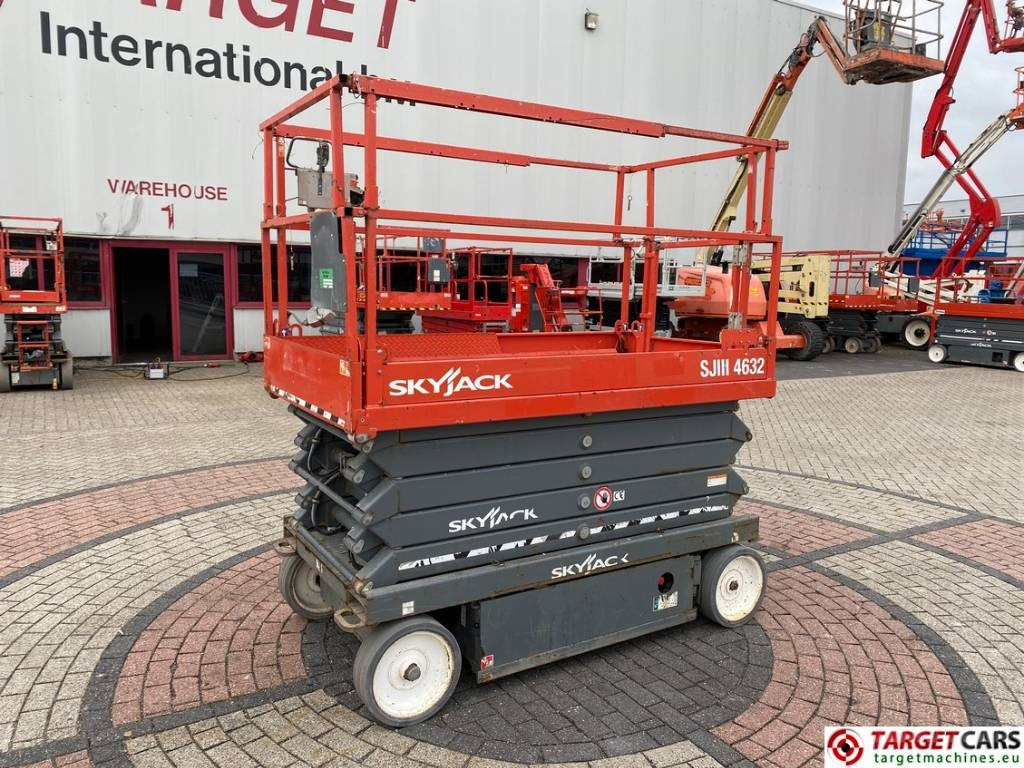 SkyJack SJIII-4632 Electric Scissor Work Lift 1170cm - Ножничный подъемник: фото 1 SkyJack SJIII-4632 Electric Scissor Work Lift 1170cm - Ножничный подъемник: фото 1