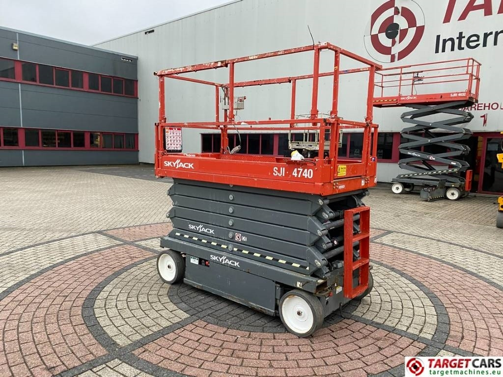 SkyJack SJIII-4740 Electric 4740 Scissor Work Lift 1380cm - Ножничный подъемник: фото 4 SkyJack SJIII-4740 Electric 4740 Scissor Work Lift 1380cm - Ножничный подъемник: фото 4