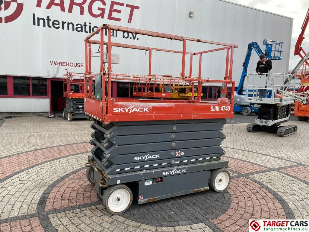 SkyJack SJIII-4740 Electric 4740 Scissor Work Lift 1380cm - Ножничный подъемник: фото 1 SkyJack SJIII-4740 Electric 4740 Scissor Work Lift 1380cm - Ножничный подъемник: фото 1