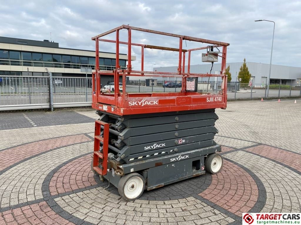 SkyJack SJIII-4740 Electric 4740 Scissor Work Lift 1380cm - Ножничный подъемник: фото 3 SkyJack SJIII-4740 Electric 4740 Scissor Work Lift 1380cm - Ножничный подъемник: фото 3