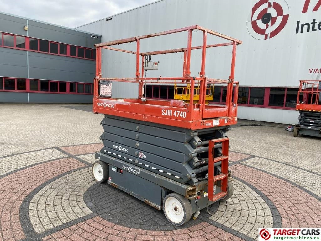 SkyJack SJIII-4740 Electric 4740 Scissor Work Lift 1380cm - Ножничный подъемник: фото 4 SkyJack SJIII-4740 Electric 4740 Scissor Work Lift 1380cm - Ножничный подъемник: фото 4