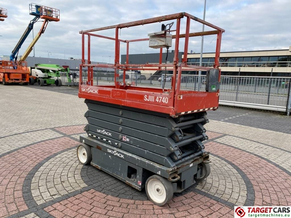 SkyJack SJIII-4740 Electric 4740 Scissor Work Lift 1380cm - Ножничный подъемник: фото 2 SkyJack SJIII-4740 Electric 4740 Scissor Work Lift 1380cm - Ножничный подъемник: фото 2