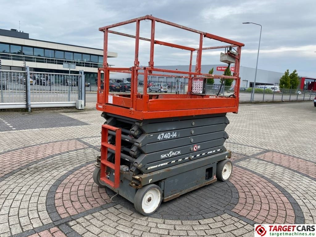 SkyJack SJIII-4740 Electric Scissor Work Lift 1380cm - Ножничный подъемник: фото 3 SkyJack SJIII-4740 Electric Scissor Work Lift 1380cm - Ножничный подъемник: фото 3