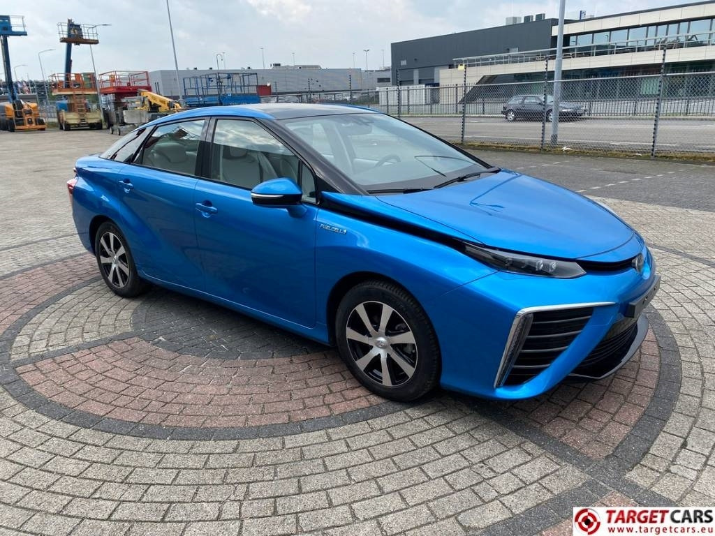 Toyota Mirai FCV HydroGen FuelCell  - Седан: фото 3 Toyota Mirai FCV HydroGen FuelCell  - Седан: фото 3