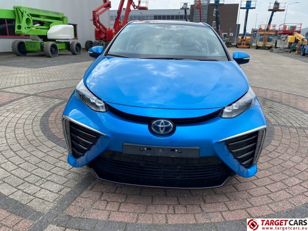 Toyota Mirai FCV HydroGen FuelCell  - Седан: фото 2 Toyota Mirai FCV HydroGen FuelCell  - Седан: фото 2