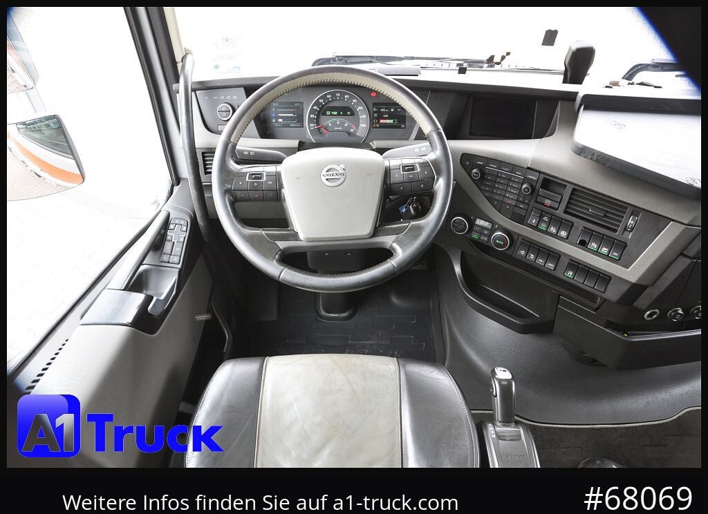 Фото интерьера 2: Грузовик-контейнеровоз/ Сменный кузов VOLVO FH 460, Überführer, Terberg, Kamag 2x AHK, verstellbare Sattelplatte,