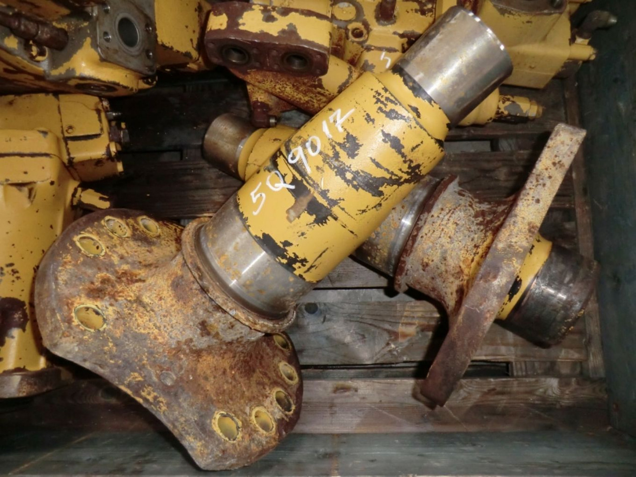 Caterpillar 963C ALBERI SOSTEGNO CARRO - Запчасти ходовой части для Строительной техники: фото 2 Caterpillar 963C ALBERI SOSTEGNO CARRO - Запчасти ходовой части для Строительной техники: фото 2