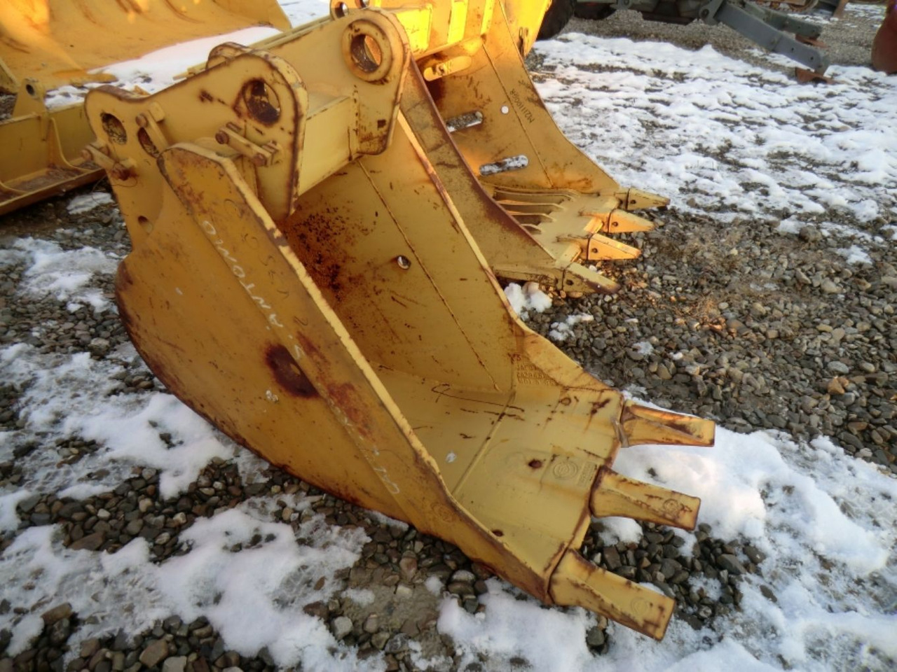 Mantovani Benne L 221 GP Benna con denti, larghezza mm 600. - Ковш для экскаватора: фото 1 Mantovani Benne L 221 GP Benna con denti, larghezza mm 600. - Ковш для экскаватора: фото 1