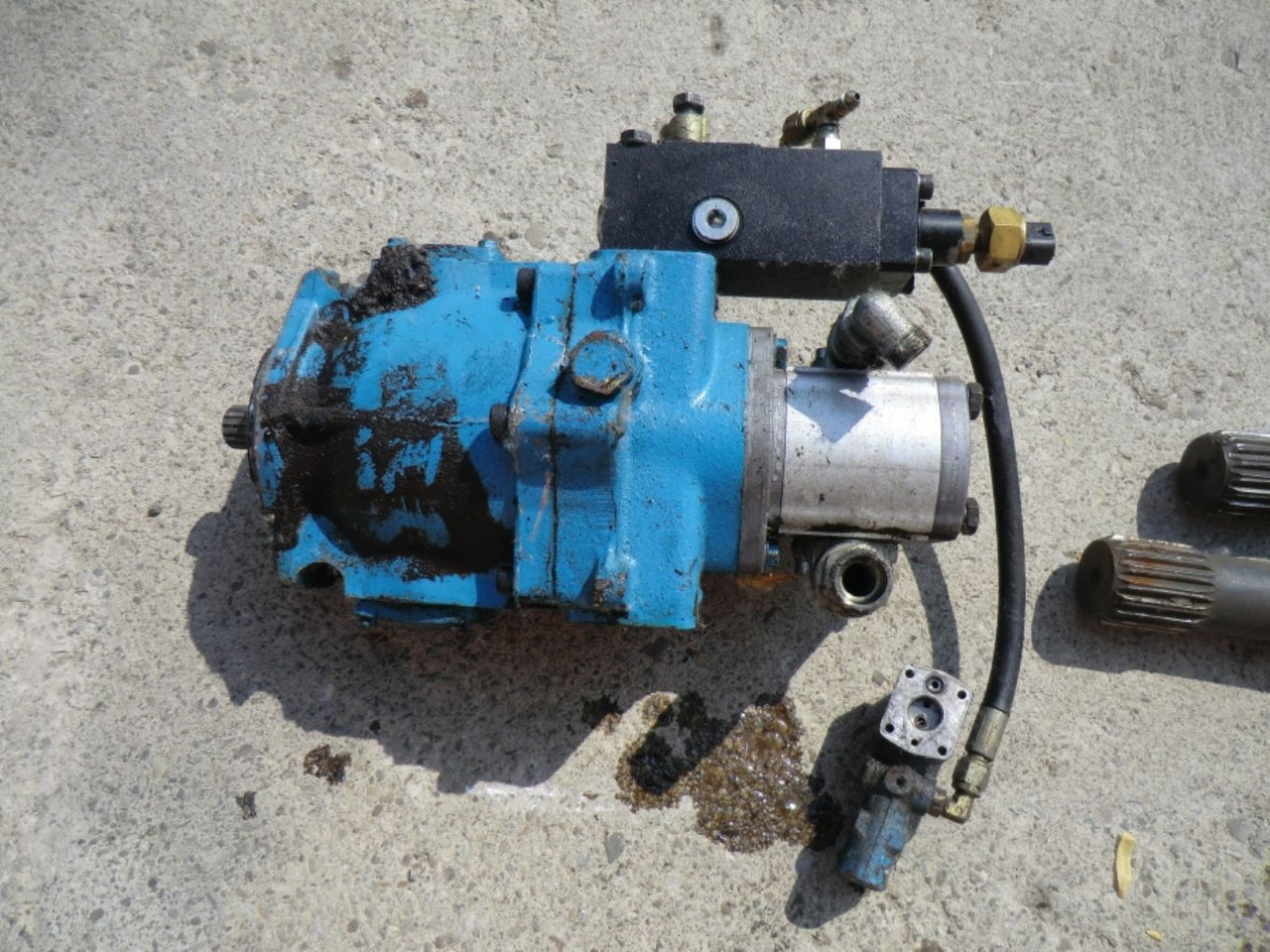 VOLVO L120C ALBERO, SENSORE E POMPA - Трансмиссия для Строительной техники: фото 1 VOLVO L120C ALBERO, SENSORE E POMPA - Трансмиссия для Строительной техники: фото 1