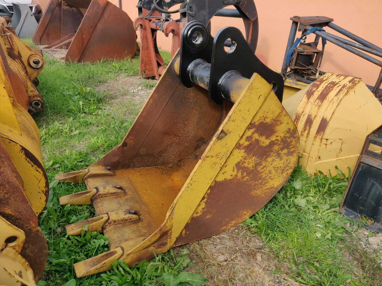 Varie 1000 MM benna da 1000 mm con denti. Attacco adattabile CAT 323B e VOLVO EC220 - Ковш для экскаватора: фото 3 Varie 1000 MM benna da 1000 mm con denti. Attacco adattabile CAT 323B e VOLVO EC220 - Ковш для экскаватора: фото 3