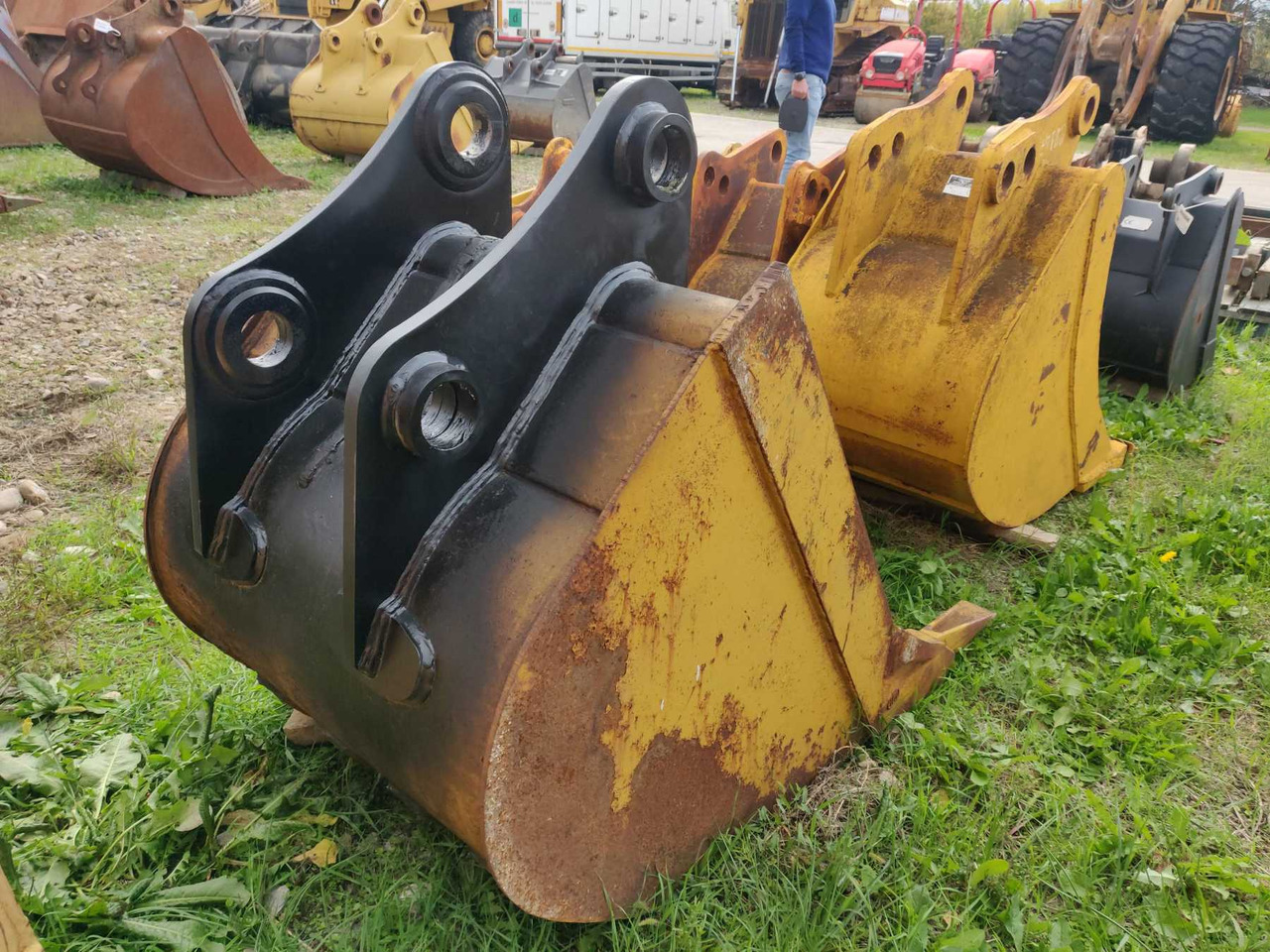 Varie 1000 MM benna da 1000 mm con denti. Attacco adattabile CAT 323B e VOLVO EC220 - Ковш для экскаватора: фото 4 Varie 1000 MM benna da 1000 mm con denti. Attacco adattabile CAT 323B e VOLVO EC220 - Ковш для экскаватора: фото 4