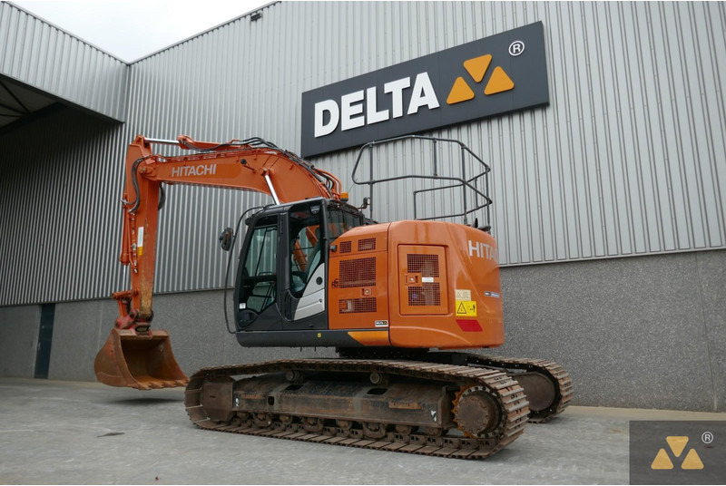 Hitachi ZX225USLC-6 - Гусеничный экскаватор: фото 4 Hitachi ZX225USLC-6 - Гусеничный экскаватор: фото 4