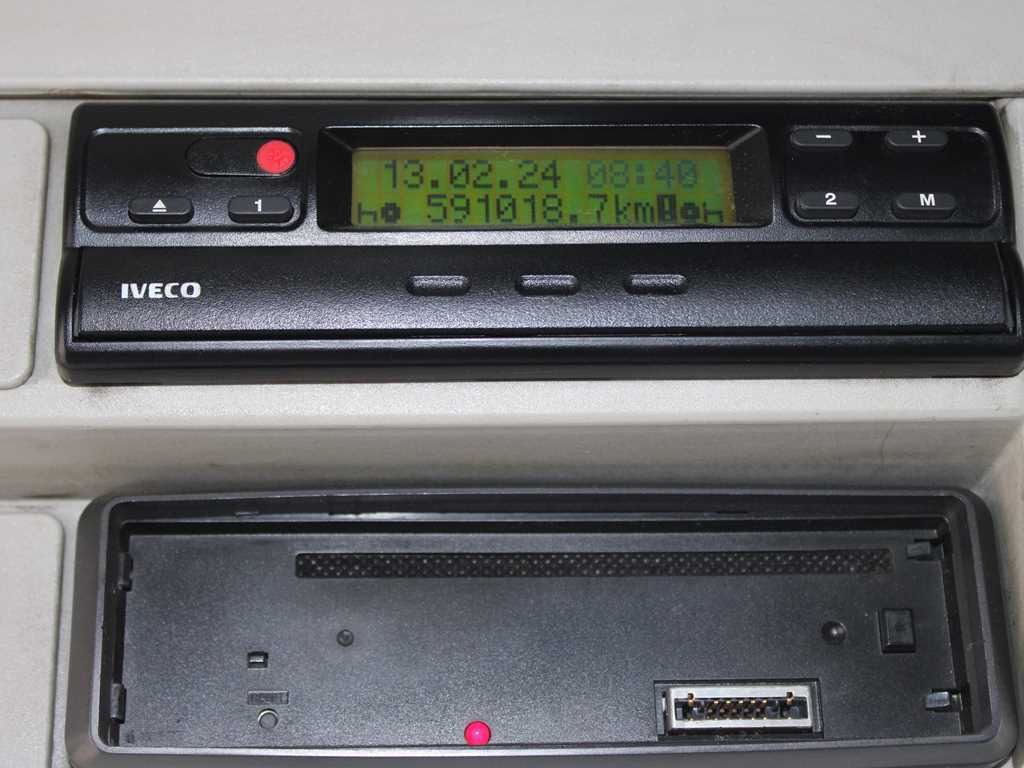 Грузовик с закрытым кузовом Iveco EUROCARGO ML75E17, HYDRAULIC FRONT, SLEEPING BODY: фото 13