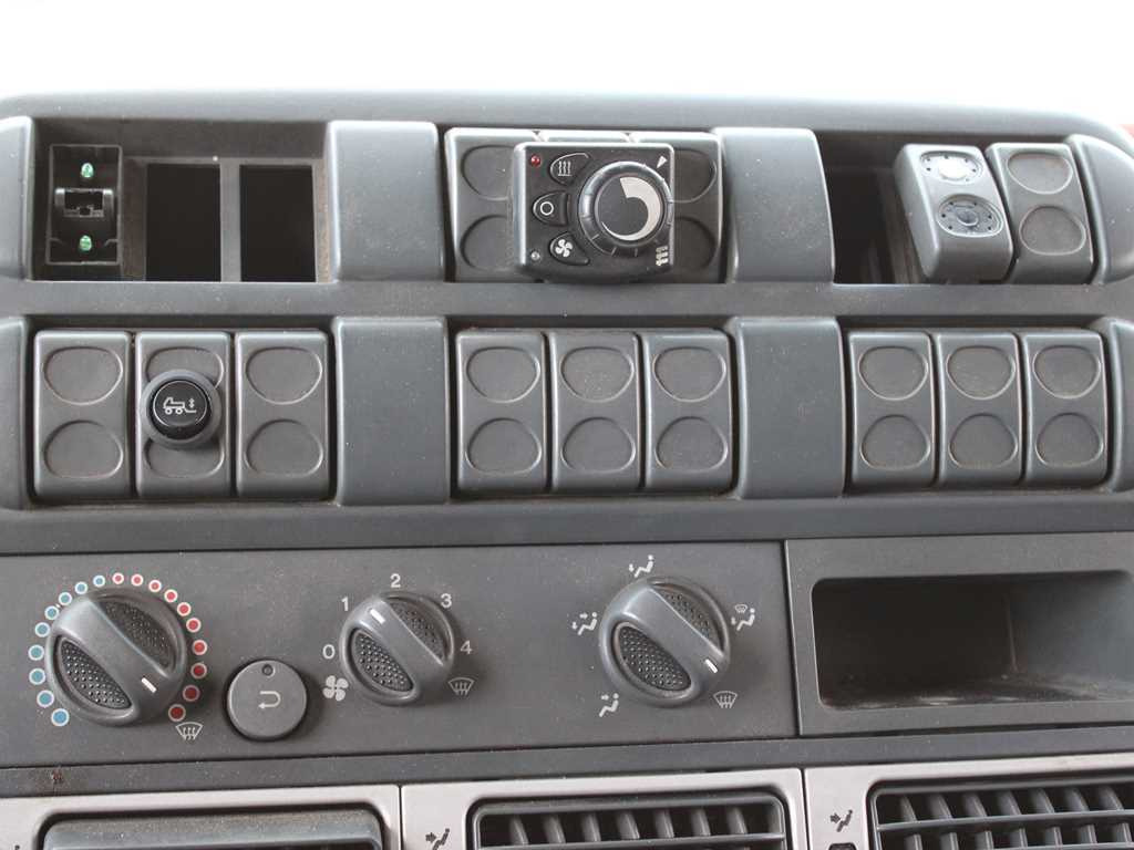 Грузовик с закрытым кузовом Iveco EUROCARGO ML75E17, HYDRAULIC FRONT, SLEEPING BODY: фото 10