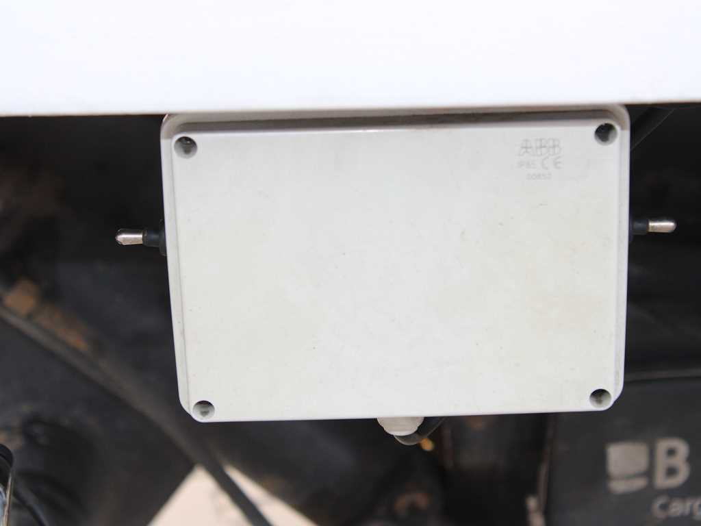 Грузовик с закрытым кузовом Iveco EUROCARGO ML75E17, HYDRAULIC FRONT, SLEEPING BODY: фото 6