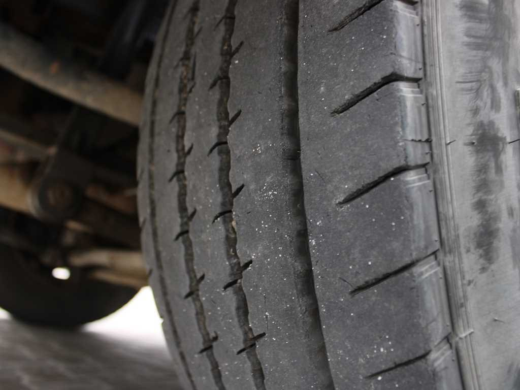 Тентованный грузовик Volvo FL 240, EURO 5, HYDRAULIC FRONT, TIRES 80%: фото 19 Тентованный грузовик Volvo FL 240, EURO 5, HYDRAULIC FRONT, TIRES 80%: фото 19